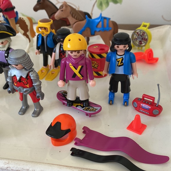 Playmobil Figures Pirates - Skateboard - Horses & Accessories Lot - Picture 4 of 6